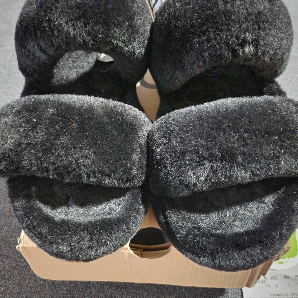 UGG - Picture 2 of 7